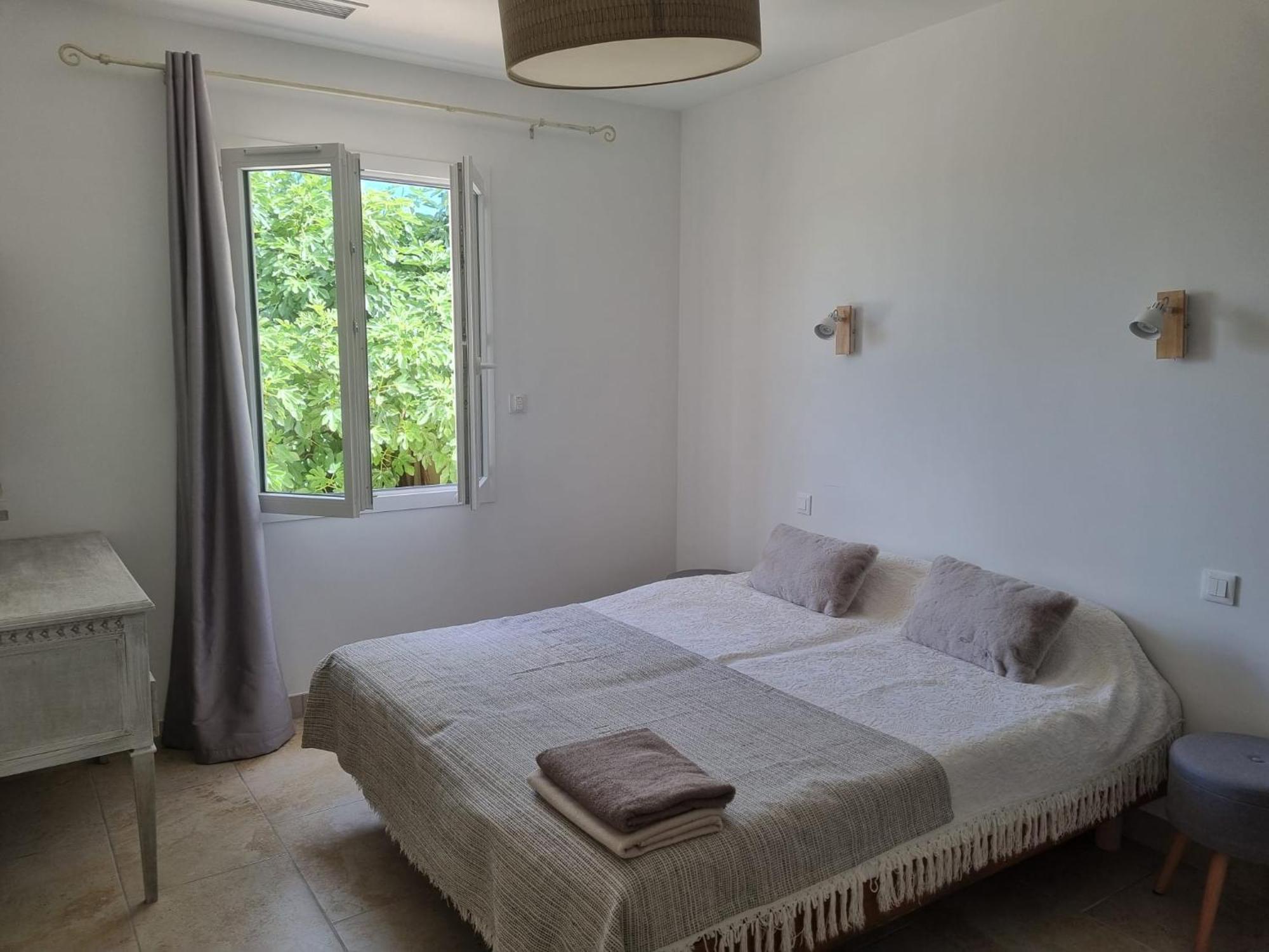 Villa Au Fil De Soi Saint-Julien-de-Peyrolas Habitación foto