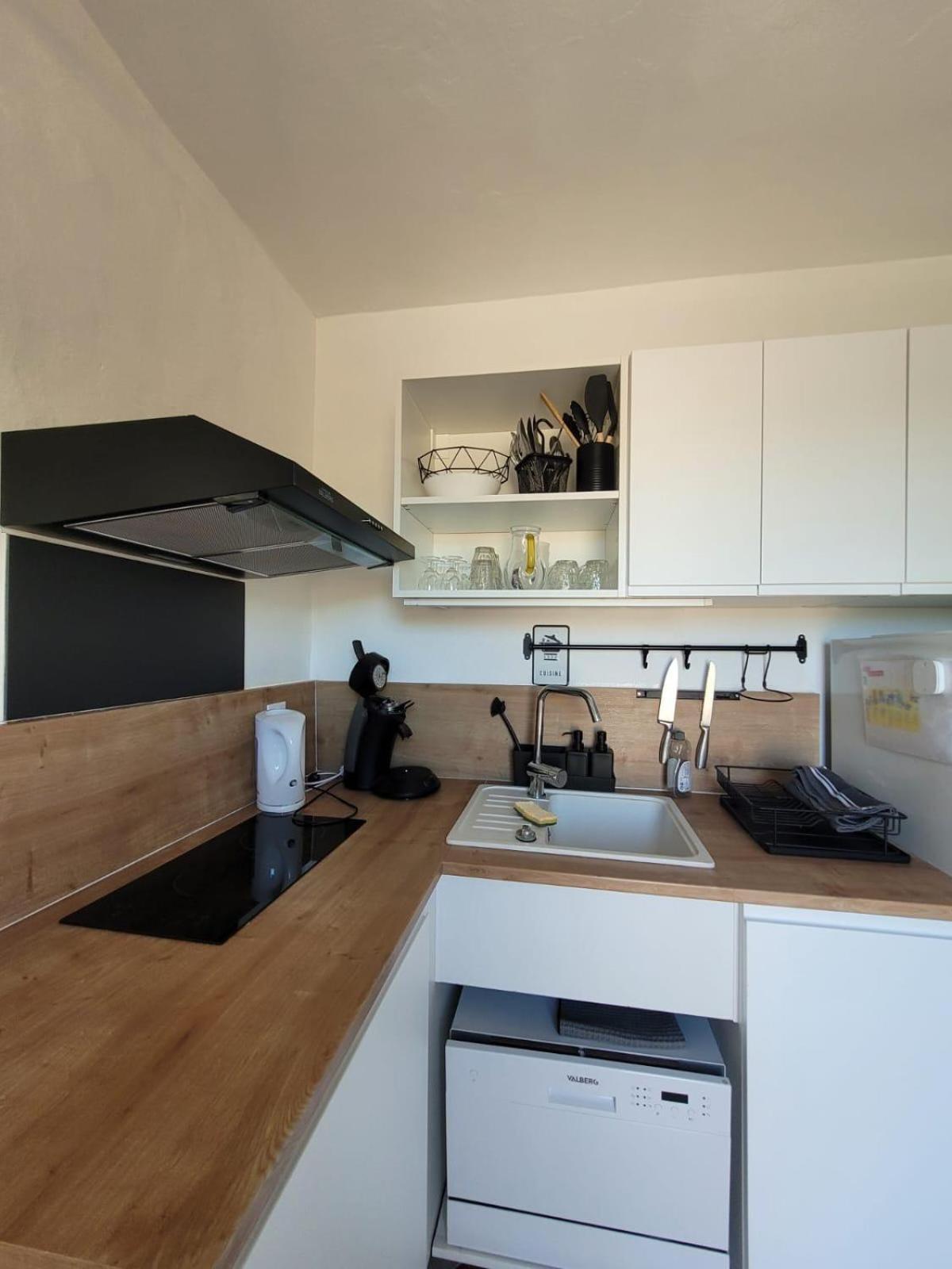 Villa Au Fil De Soi Saint-Julien-de-Peyrolas Habitación foto