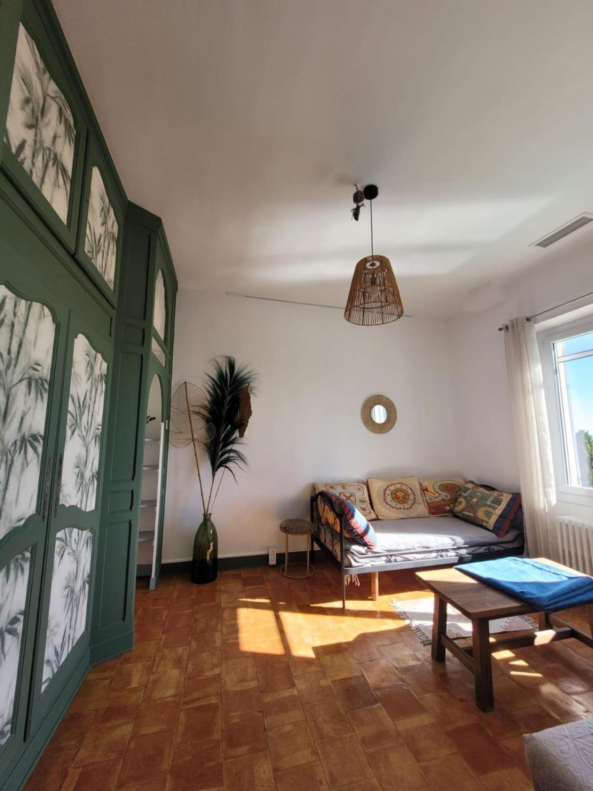 Villa Au Fil De Soi Saint-Julien-de-Peyrolas Habitación foto